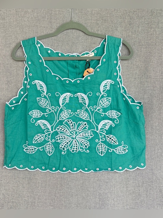 Christian Siriano Tops - Christian Siriano embroidered eylet scalloped crop top green white size XL  NWT